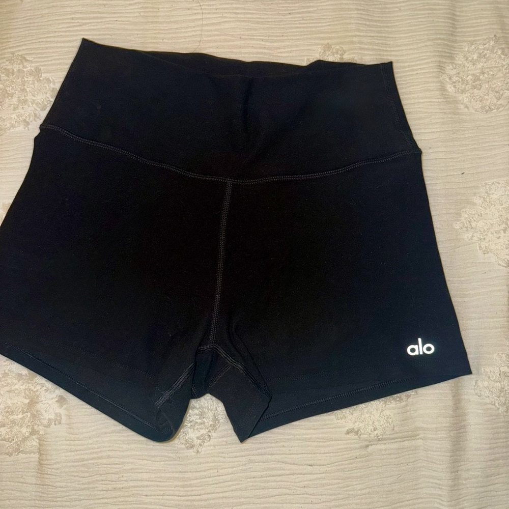 ALO Yoga Women's Black high waisted Shorts seamless